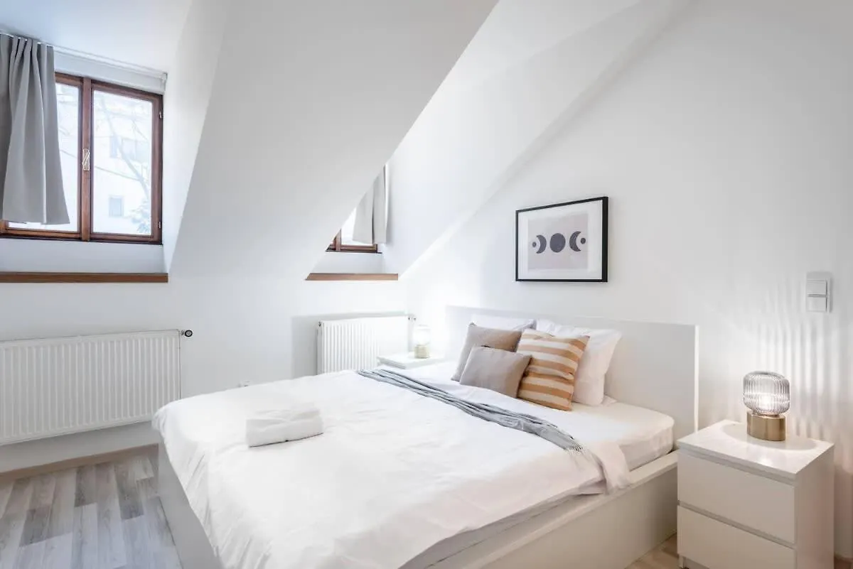 Elegant 4-Guest Retreat Near Old Town Apartment Prague