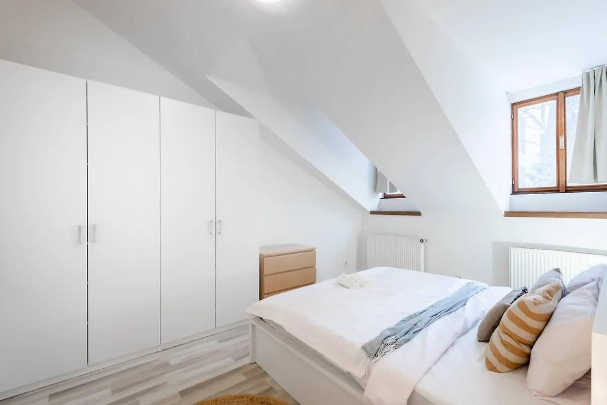 Elegant 4-Guest Retreat Near Old Town Apartment Prague