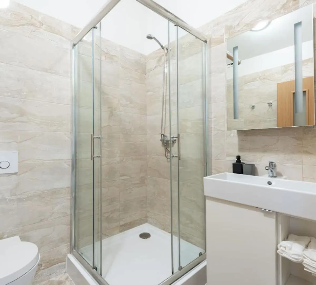 Elegant 4-Guest Retreat Near Old Town Apartment Prague